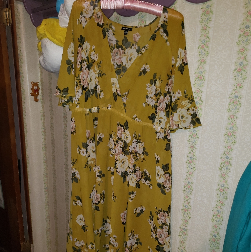 Torrid high low dress with cup sleeves size 3